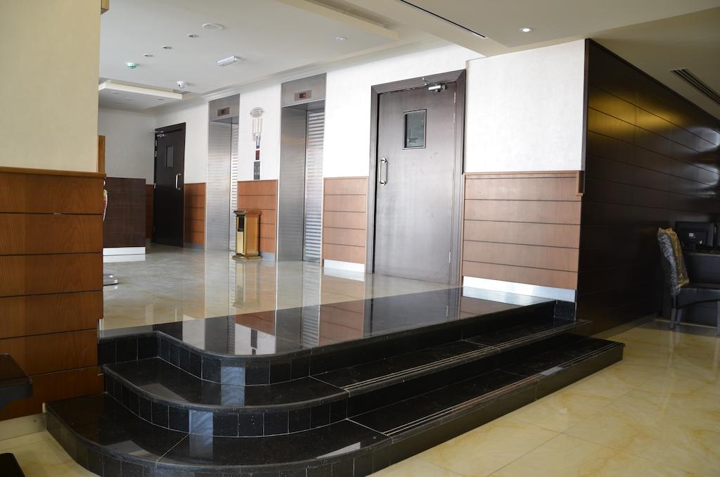Reef Hotel Aparts Ajman Exterior photo